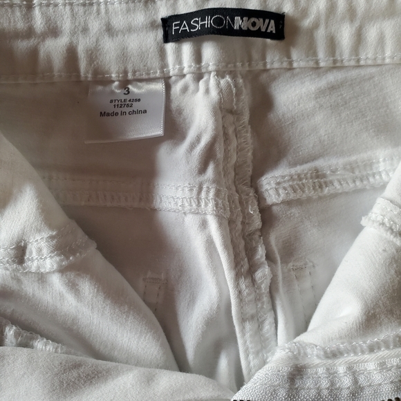 3 pairs of jeans, white, light blue wash and taupe:  size 25 - Picture 3 of 7